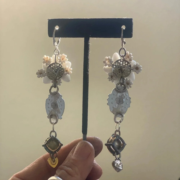 Religious themed Mary hand made dangle earrings - Picture 14 of 17